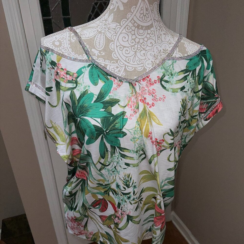 Thomas and Olivia Women's Floral Rhinestone Neck Top